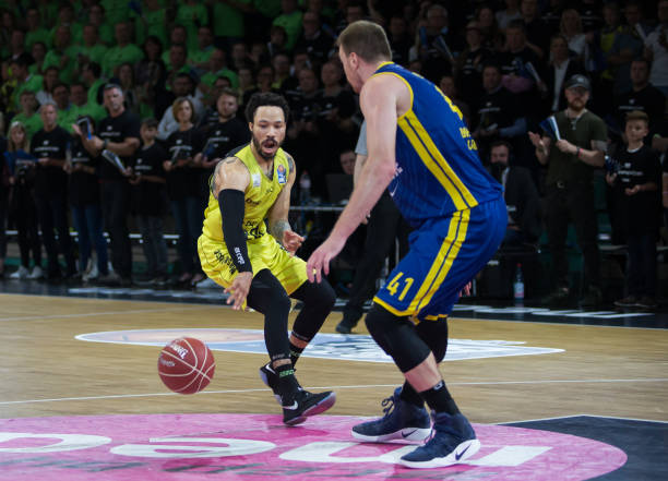 必须在国内 必须在国内