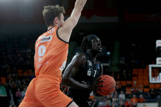 面临较大人 面临较大人